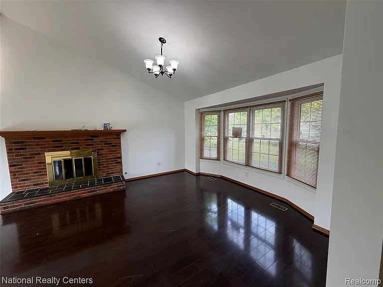 5164 Crowfoot Dr — Photo 8