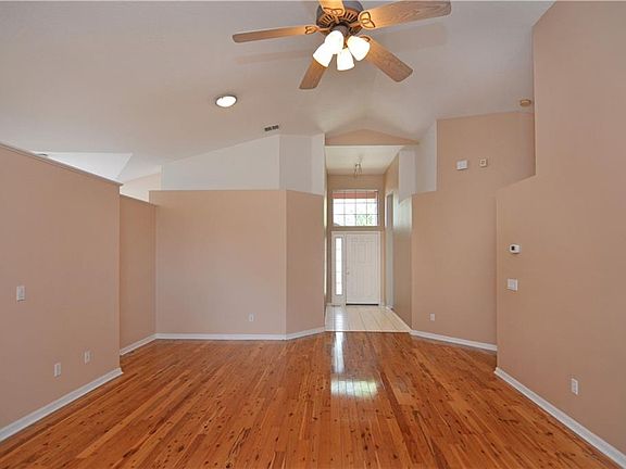 4th image of 4801 Quiet Oak Ln