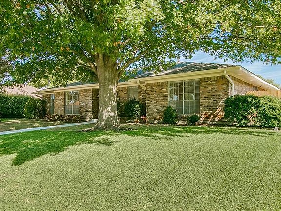 3rd image of 1933 Kentwood Ln