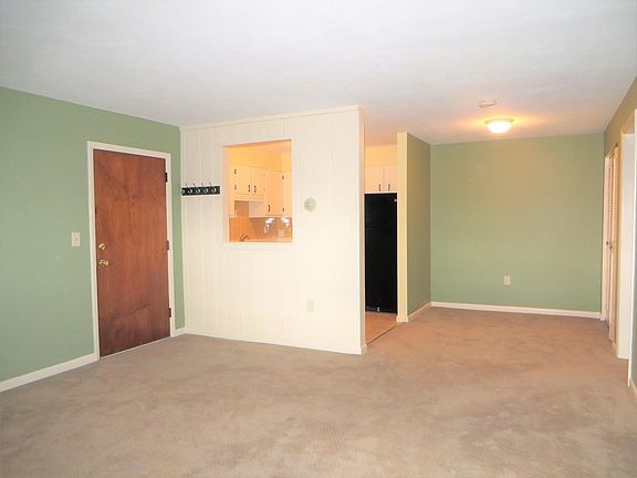 4th image of 12 Williamsburg Ct