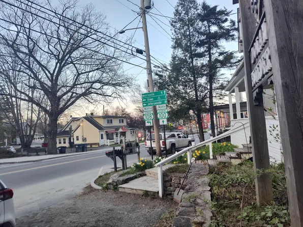 65 S Main St #B, Stowe, VT 05672