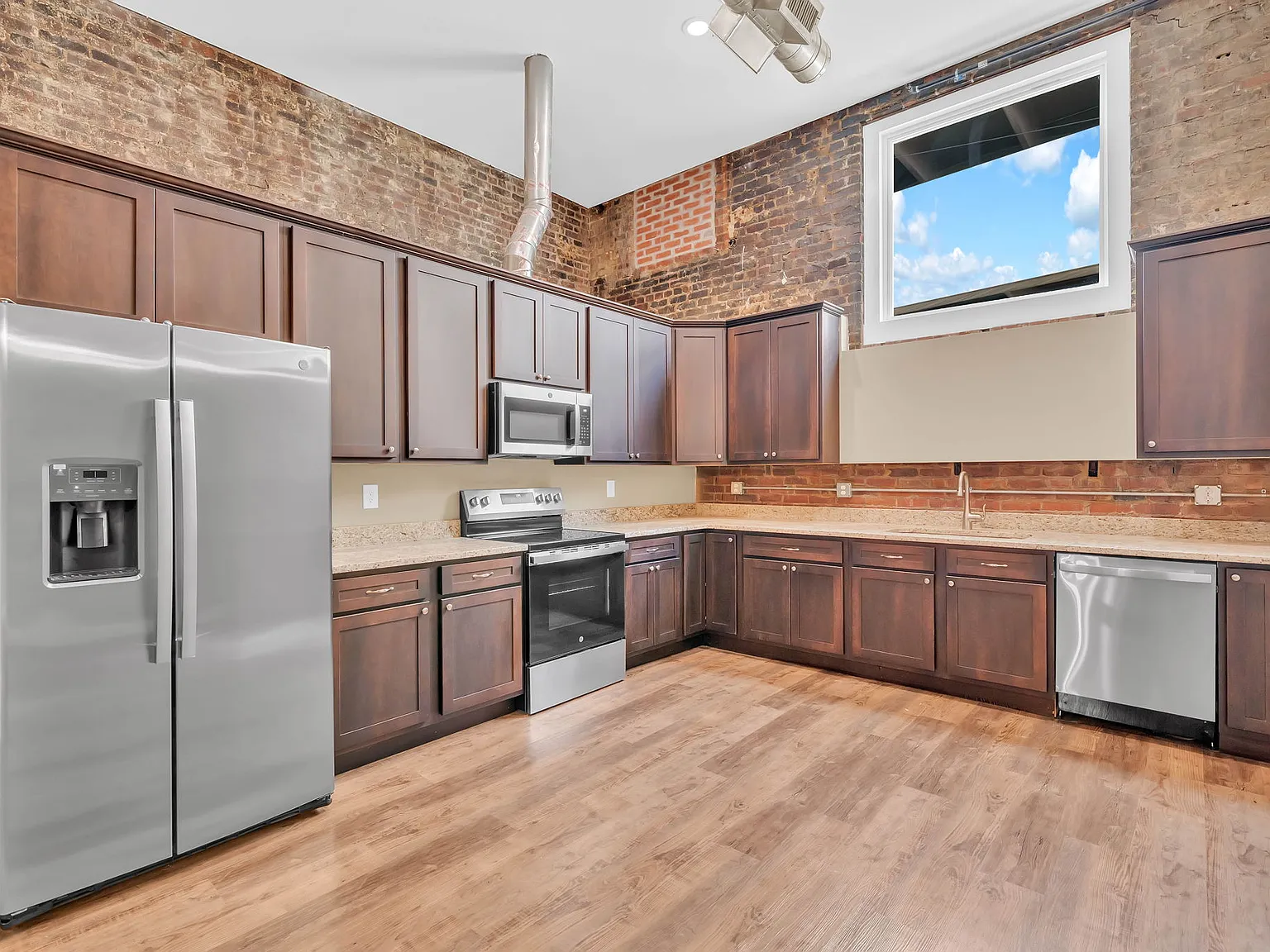 2 bed, 1000 sqft, $2,000 — Photo 4