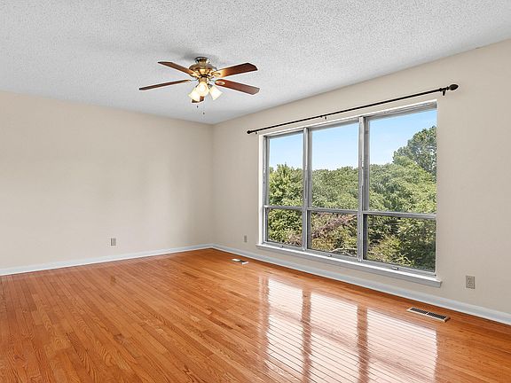 4th image of 4033 Knollwood Dr