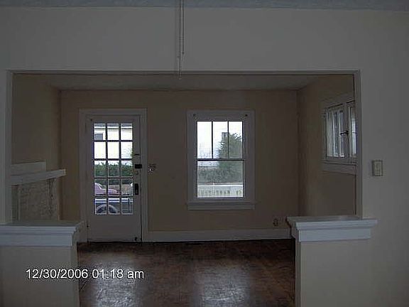 living room of 105