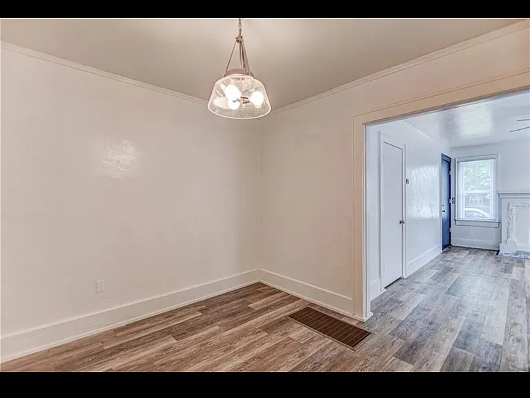 2423 NW 11th St — Photo 11