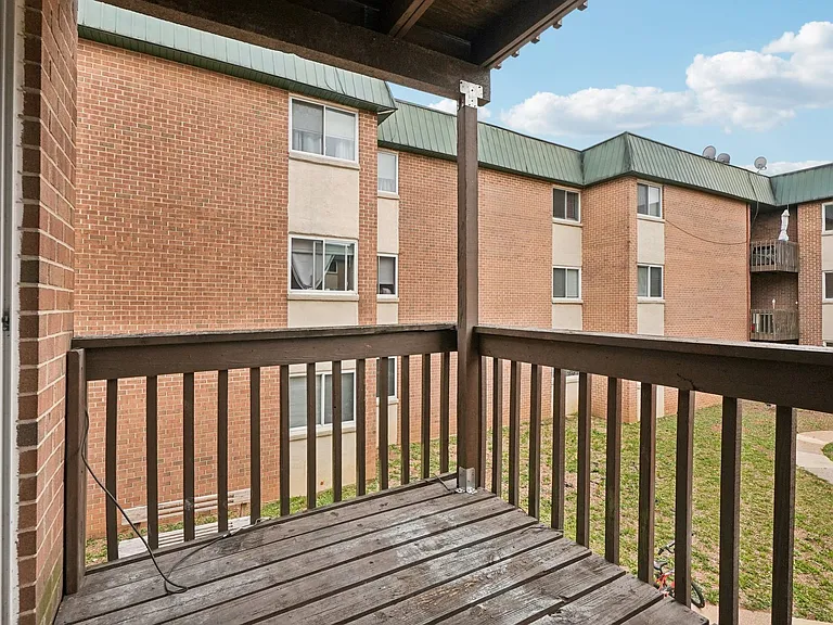 Aspen Apartments in Whitehall — Photo 16