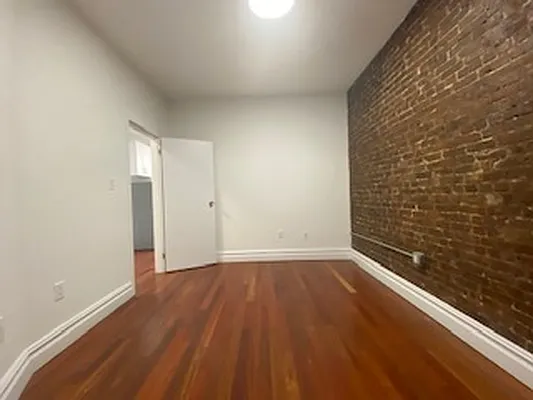 Rented by Bond New York | media 13