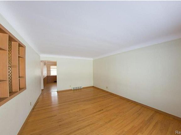 5th image of 29341 Bonnie Dr