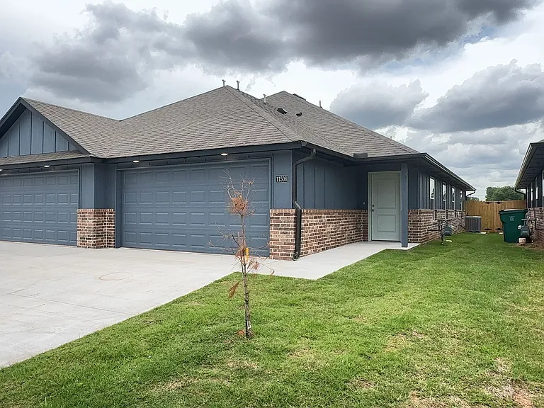 11508 University Dr — Photo 2