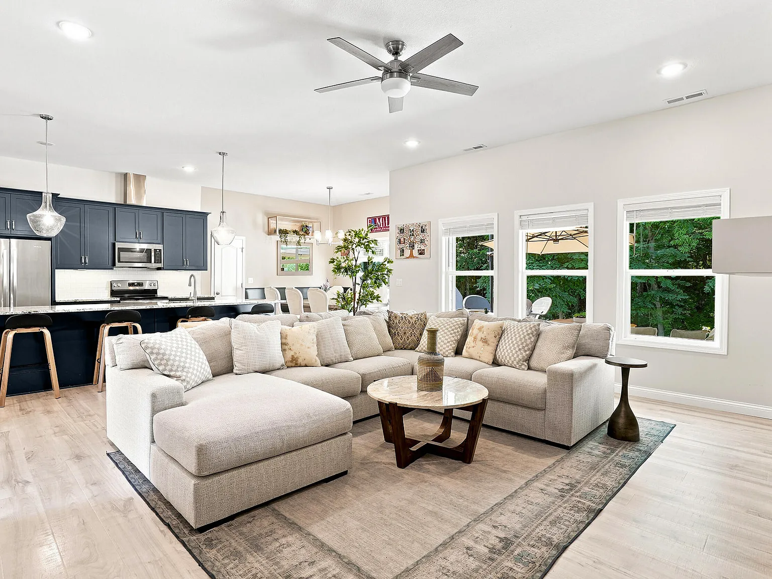 4 bed, 3.0 bath, 2413 sqft, $3,250 — Photo 3