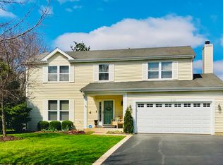 616 Ridgewood Dr, Cary, IL 60013