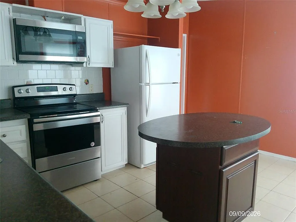 3 bed, 2.0 bath, 1215 sqft, $1,600 — Photo 4