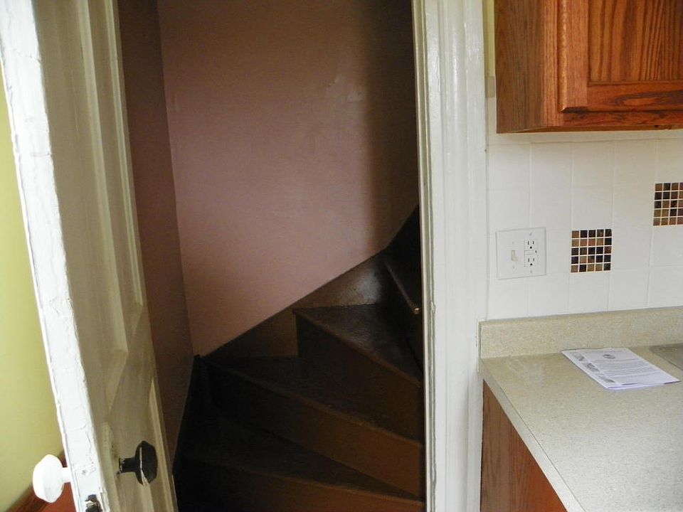 2nd image of 1224 Dewey Ave