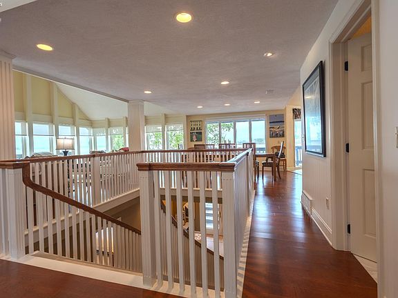 4th image of 174 Sunset Dr