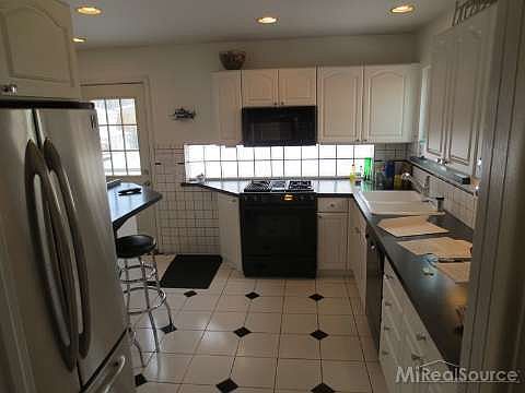 4th image of 239 N Manitou Ave