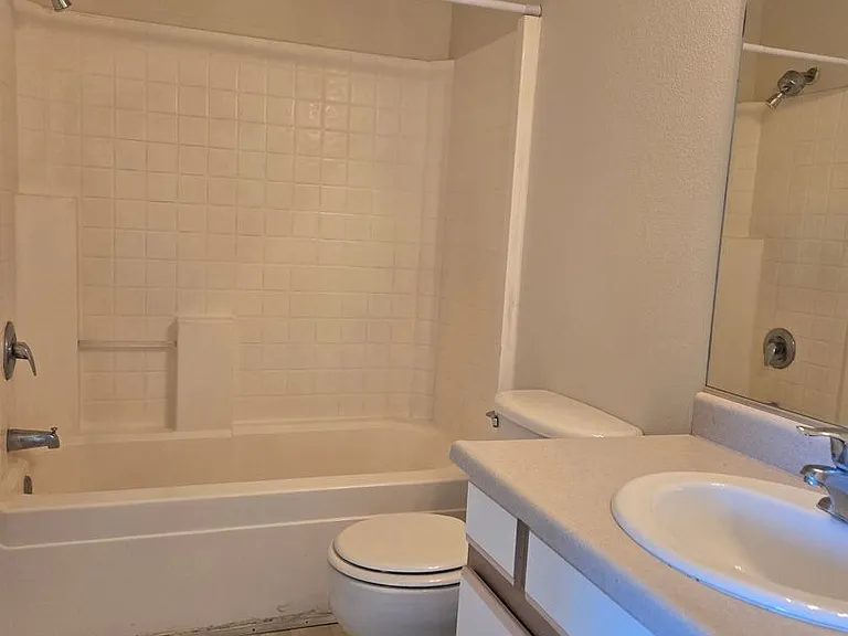 426 Valley Cir — Photo 9