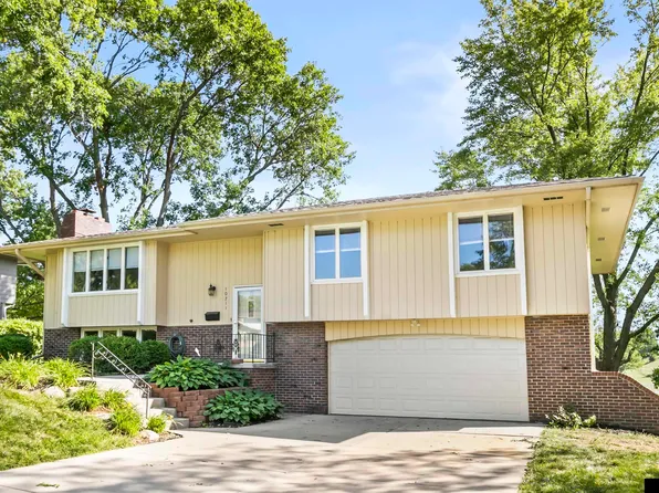 10711 Boyd St, Omaha, NE 68134