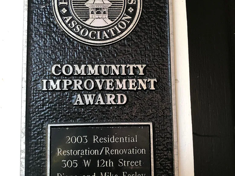 305 W 12th St — Photo 3