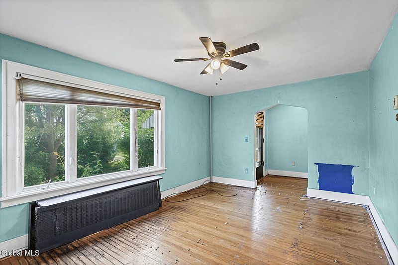 4th image of 418 Charles Street