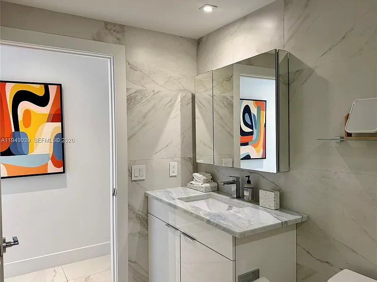 225 Collins Ave #6J — Photo 30