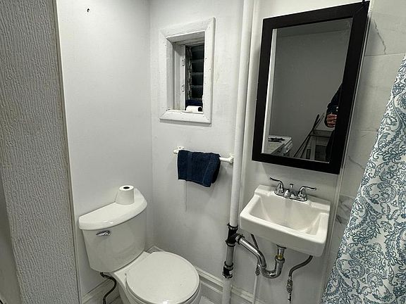 2nd image of 552 E 25th St Floor 1