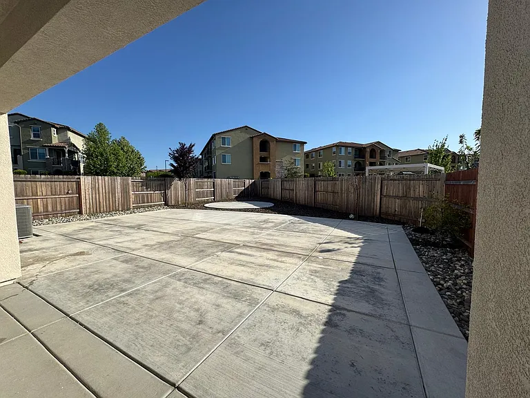 572 Knightsbridge Ct — Photo 26