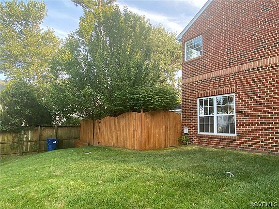 3rd image of 1301 New Haven Ct