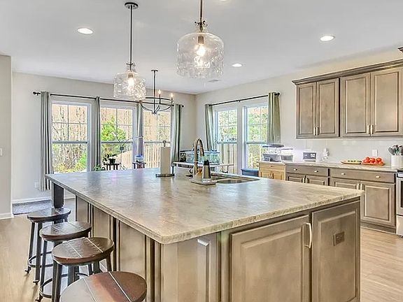 2nd image of 20 Julliard Ct