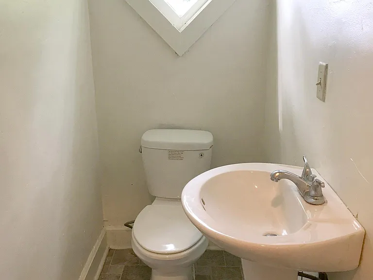 1374 E Canal St — Photo 32