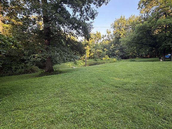 3rd image of 1702 Robinson Hollow Rd