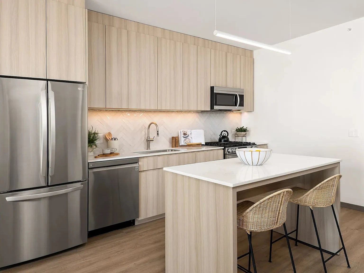 2 bed, 897 sqft, $3,091 — Photo 3