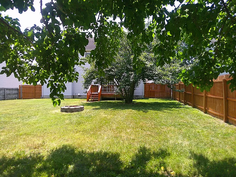 209 Ingram St E — Photo 6