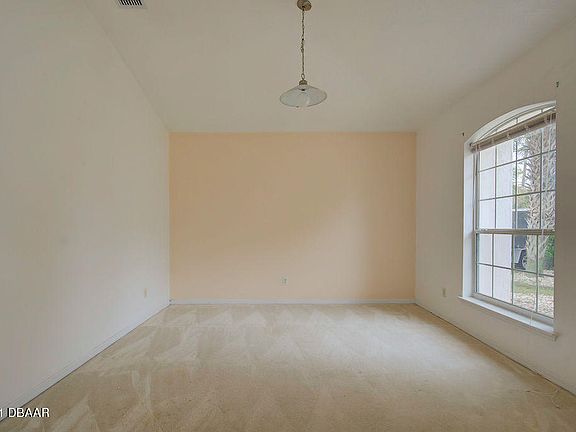 5th image of 63 Presidential Ln