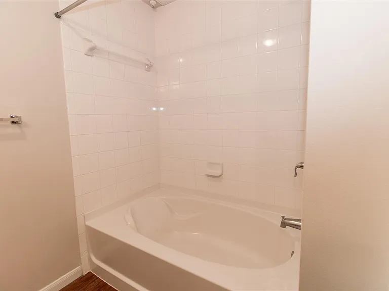 1401 E 4th St #306 — Photo 8