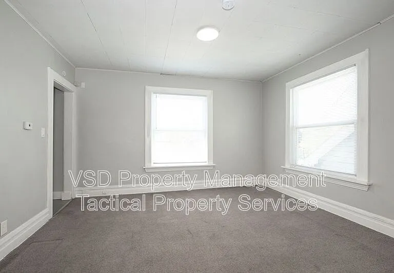 8204 Vineyard Ave #UP — Photo 10