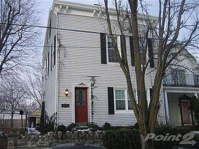 Large well kept home on dead end street near the Licking River in Historic Covington