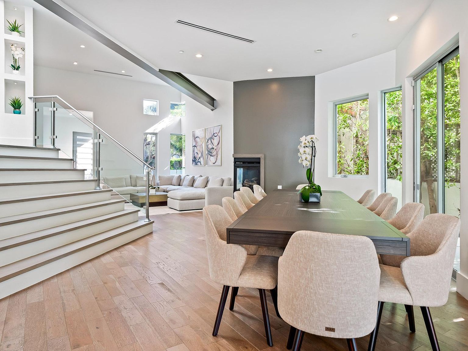 Los Angeles, CA 90048