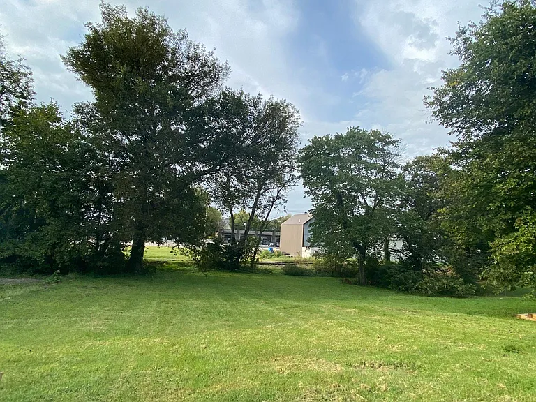 905 Gertrude Ave — Photo 26