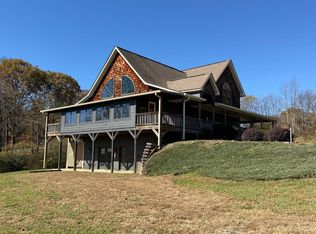 516 River Oaks Dr, Hayesville, NC 28904