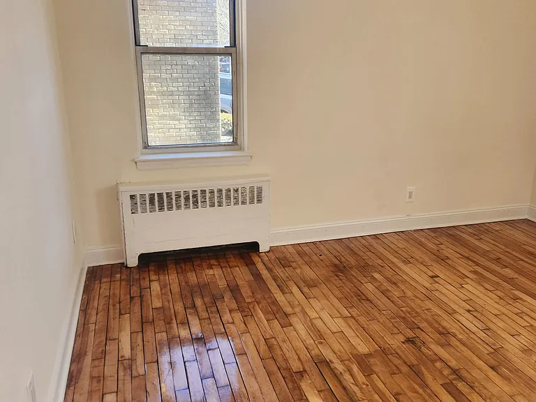 14329 Barclay Ave #2G — Photo 8