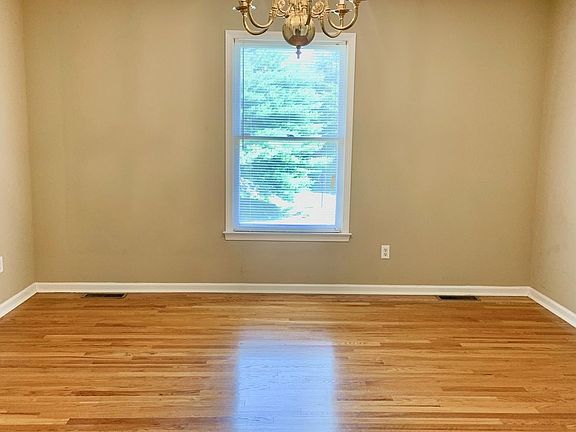 4th image of 2829 Edward Dr