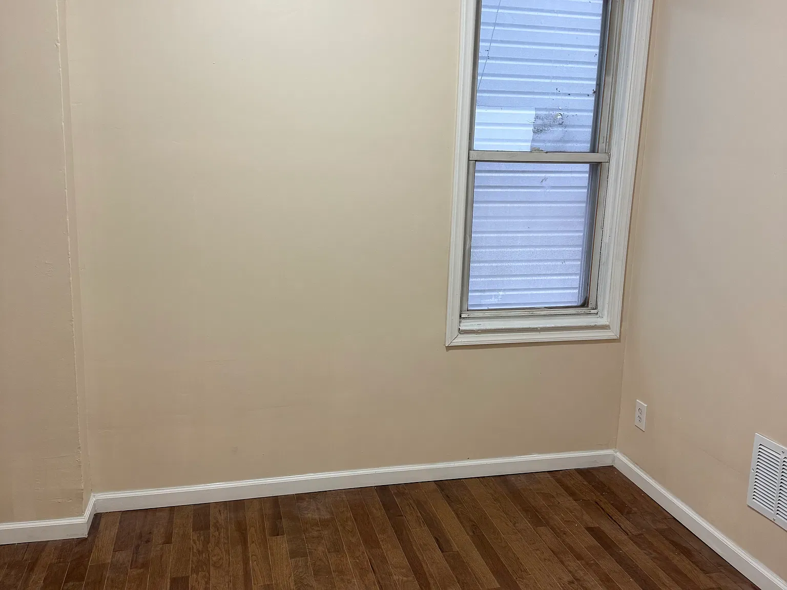 3 bed, 1200 sqft, $2,500 — Photo 4