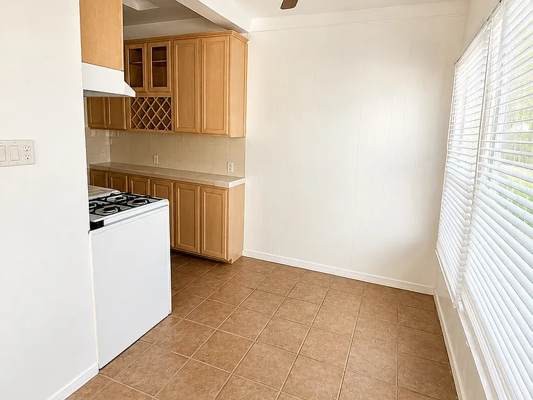 152 S Maple Dr #7 — Photo 14