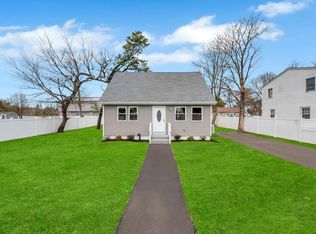 25 Poplar Rd, Amityville, NY 11701