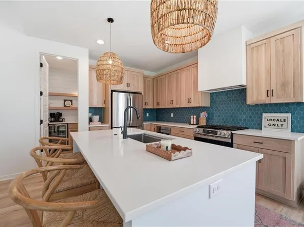 2132 SW Wheatfield Dr, Lees Summit, MO 64082