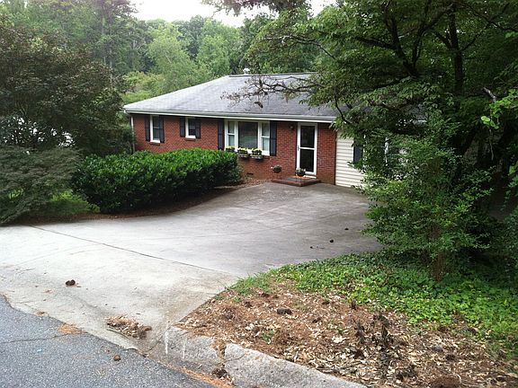 3rd image of 3564 Hickory Cir SE