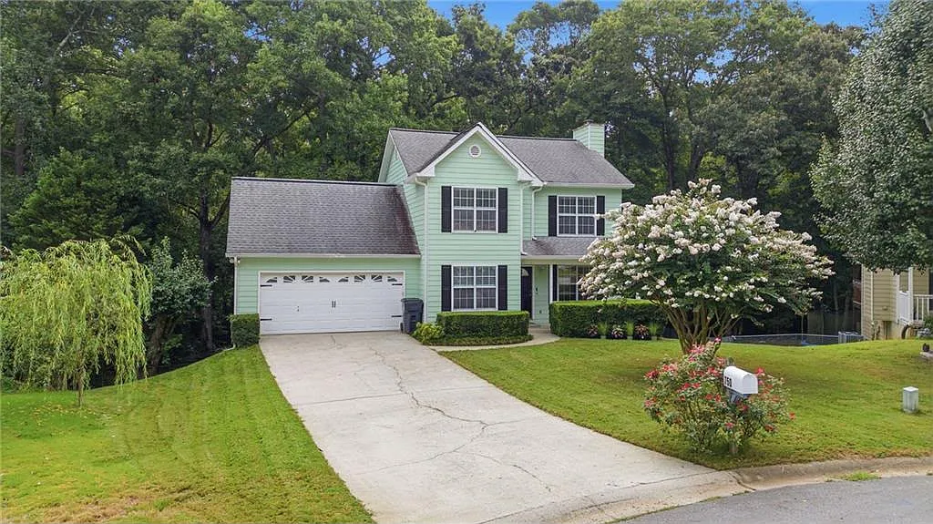 3 bed, 2.5 bath, 2268 sqft, $2,399 — Photo 1