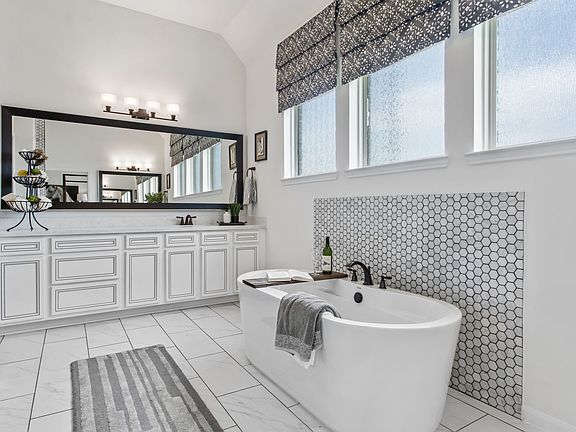 Luxurious owner s bath