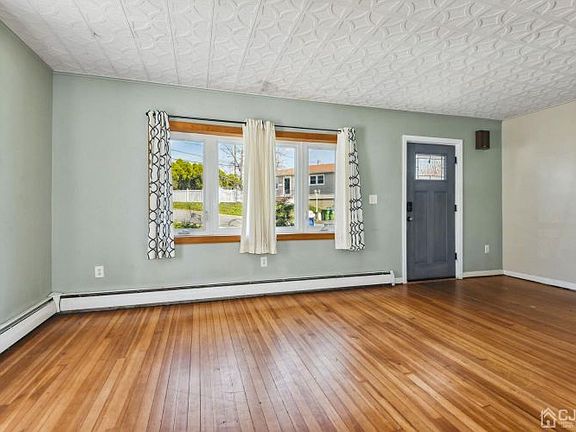 3rd image of 77 Evergreen Ave