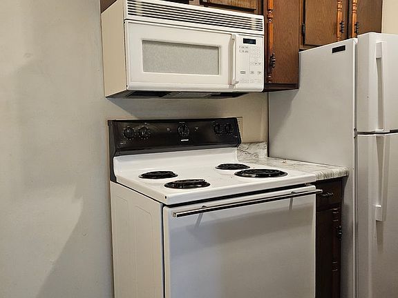 5th image of 824 6th St #1